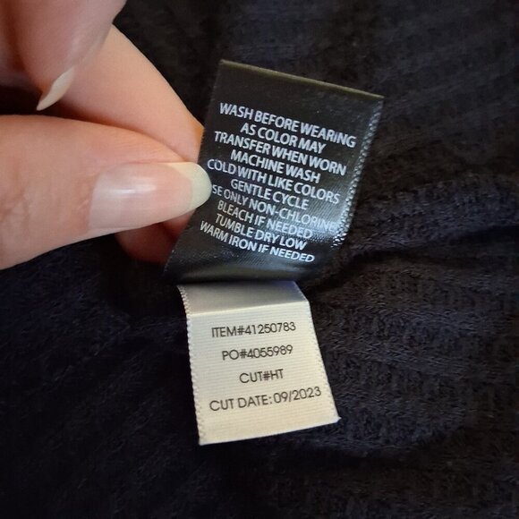 Torrid Women's Size 1X Black Waffle V-Neck Long Sleeve Sharkbite Tunic Top - Picture 9 of 12